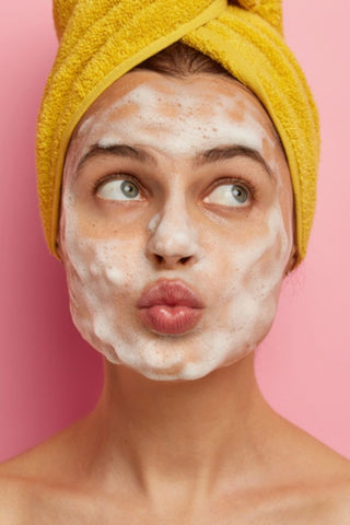 ¿Qué es la doble limpieza? Tips de Skincare